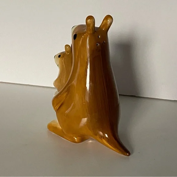 Vintage Salt Pepper Shakers Kangaroo Joey Pouch 2 Piece Kitsch Urban Outfitters - Picture 7 of 16